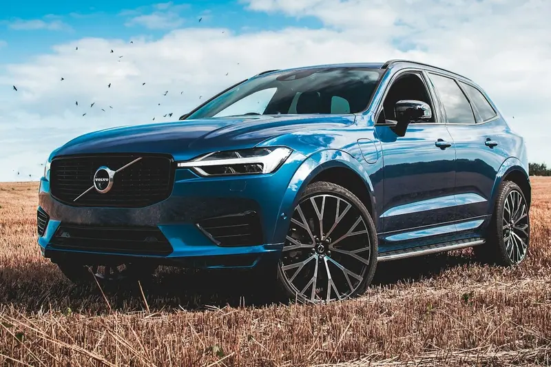 Volvo XC60 von vorne links, Seitenlinie und Felgen
